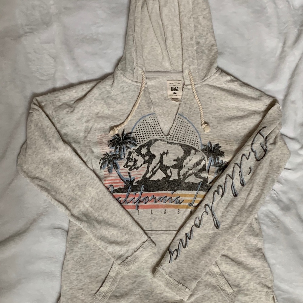 Never worn Billabong Pull over!💞🍭